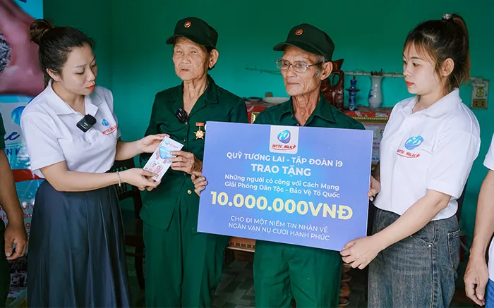 Hình ảnh minh họa một người đang nhận tư vấn hỗ trợ về vấn đề cờ bạc, thể hiện sự đồng cảm và giúp đỡ chuyên nghiệp.